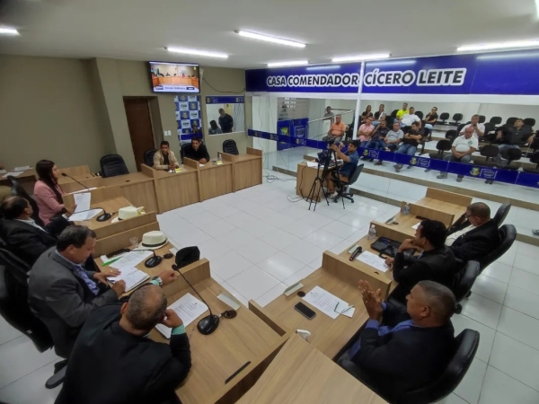 Vereadores de Conde se reúnem em Plenário para apresentar e votar matérias durante Sessão Ordinária