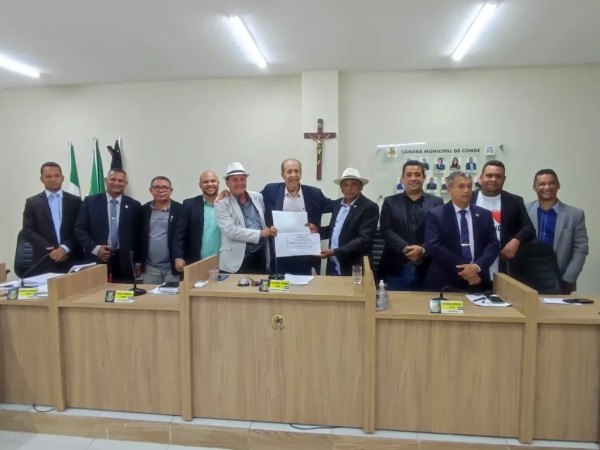 Autor do Hino Oficial do Município de Conde participa da última Sessão Ordinária