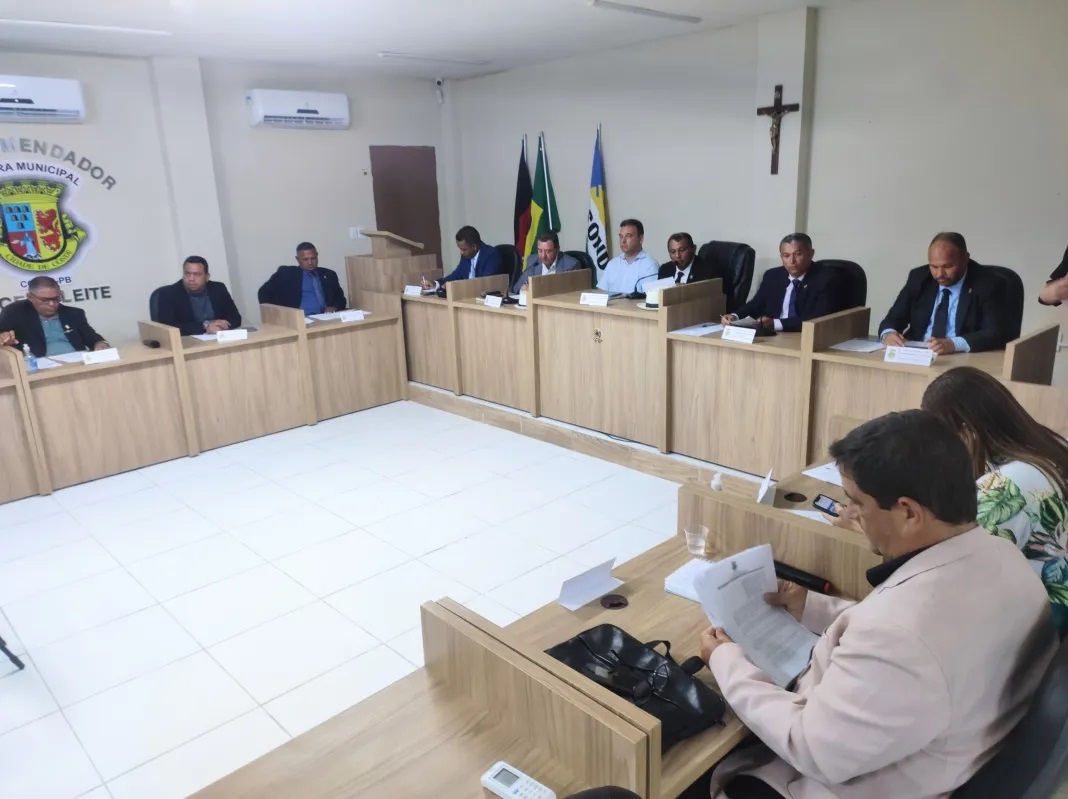 Apesar da falta de energia na região, Câmara Municipal de Conde mantém Sessão Ordinária e revoga Lei de apreensão de animais