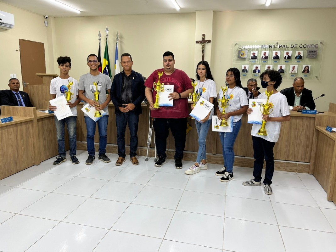 Vereadores de Conde recebem estudantes que participaram de torneio de foguetes no Rio de Janeiro