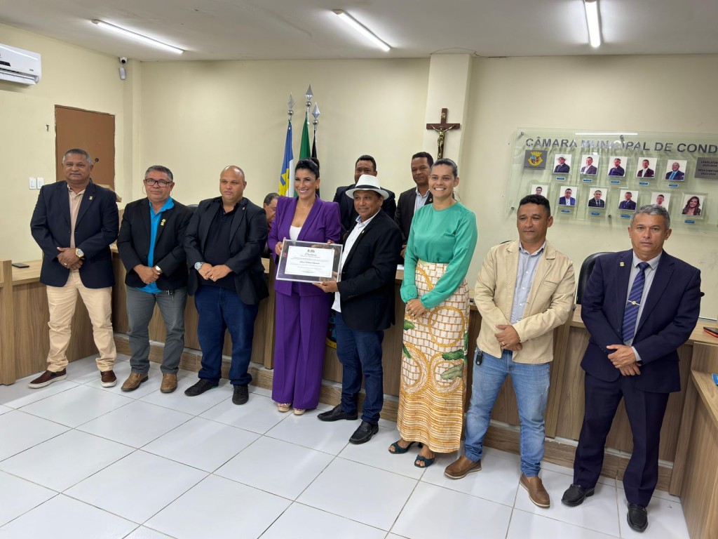 Vereadores de Conde entregam Título de Cidadã Condense à delegatária interina do Cartório do município nesta segunda-feira (04)