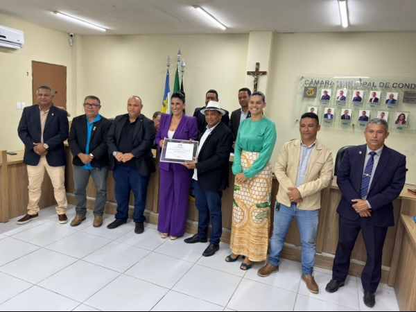Vereadores de Conde entregam Título de Cidadã Condense à delegatária interina do Cartório do município nesta segunda-feira (04)