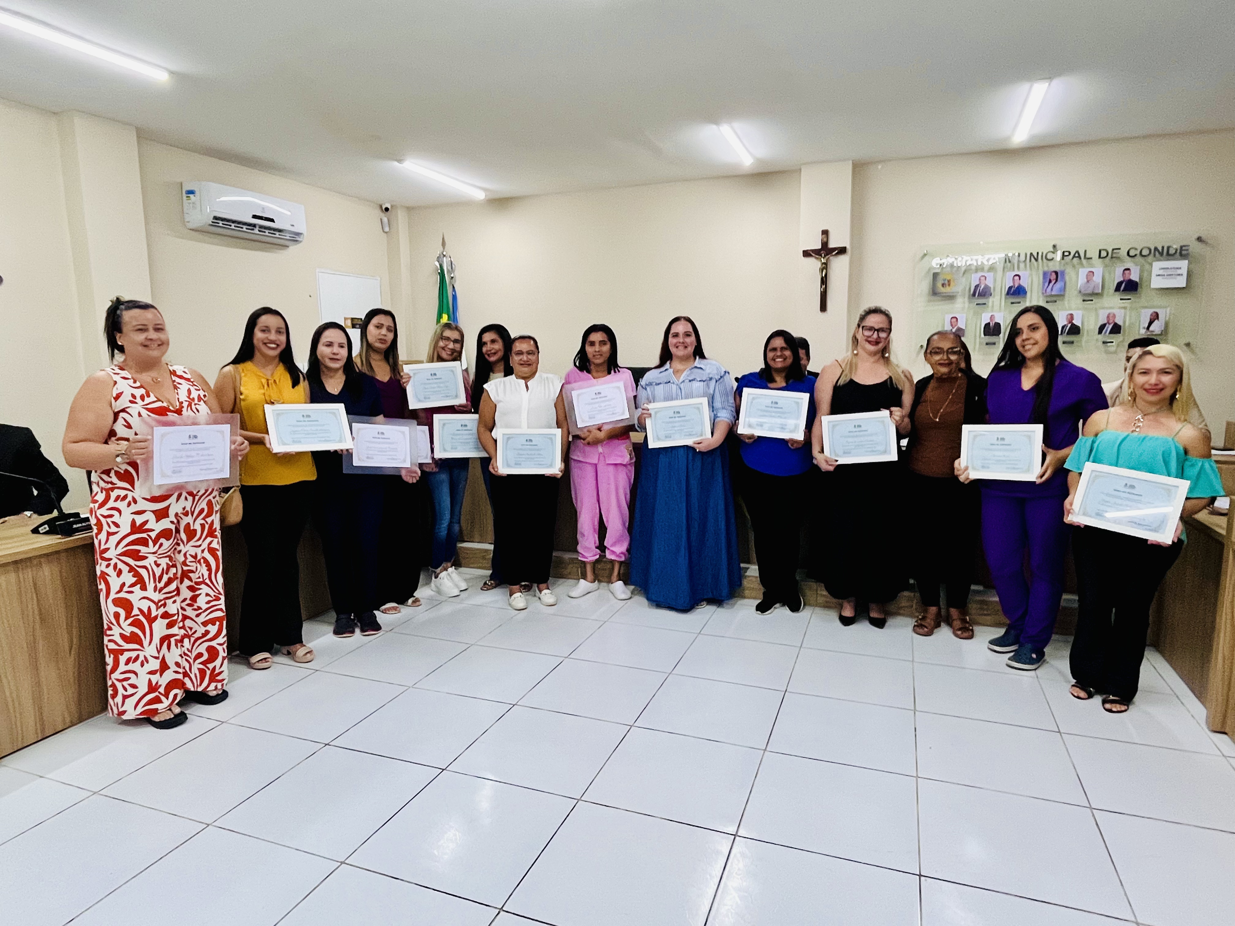 Representantes da comunidade recebem Títulos de Cidadão e Votos de Aplausos na Câmara de Conde