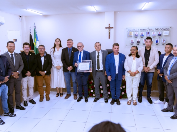 Prefeito Cícero Lucena recebe Título de Cidadão na Câmara Municipal de Conde