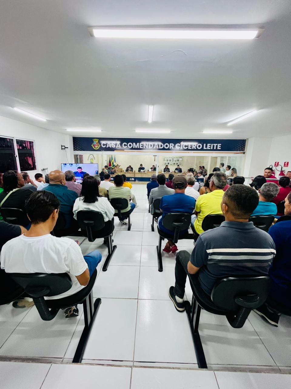 Vereadores aprovam propostas para melhorar iluminação pública e terraplanagem em Conde