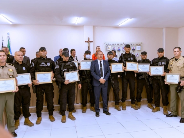 Câmara de Conde entrega votos de aplauso a profissionais da educação e policiais militares