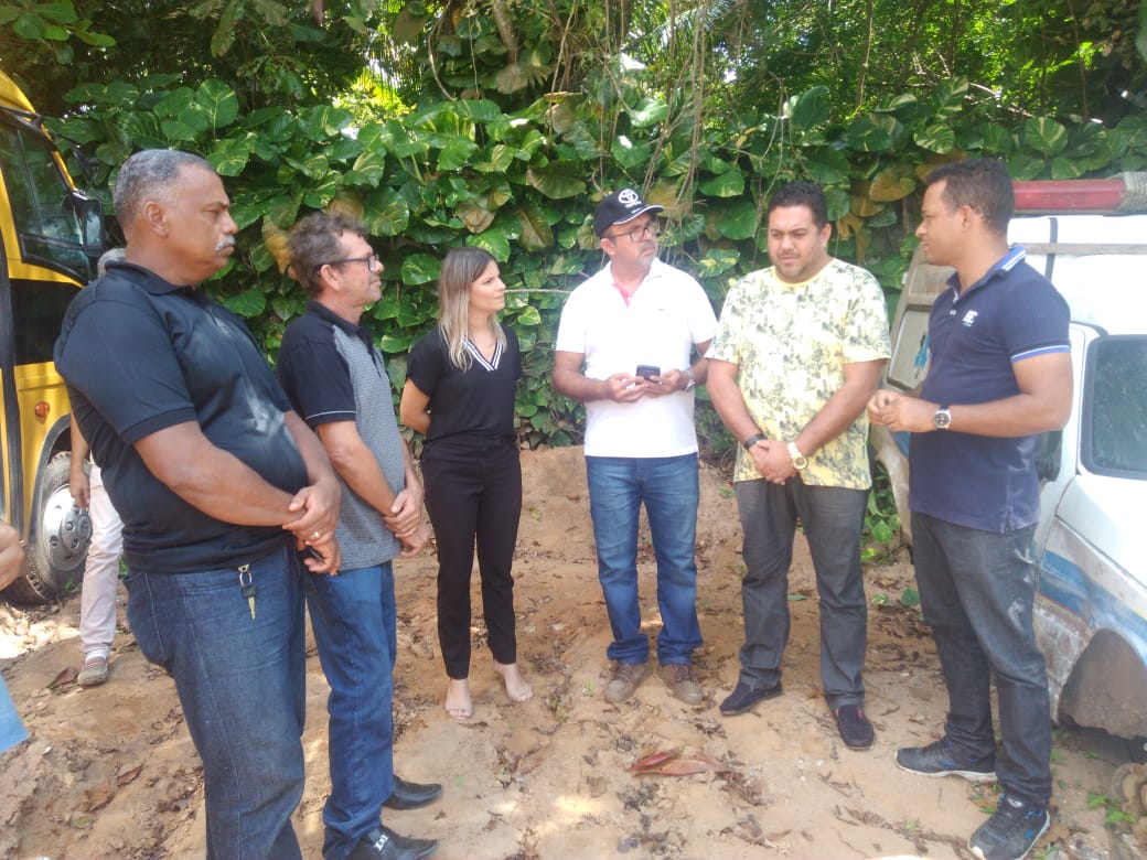 Vereadores de Conde inspecionam ônibus escolares da Prefeitura